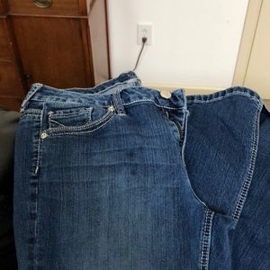 Curvy bootcut jeans